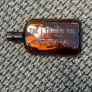 Vintage whiskey amber colored bottle I Trager Co Cincinatti, OH